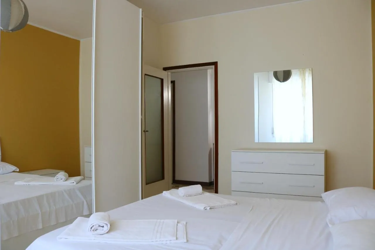 Frattini Comfy Family Home - 4 People Milan
